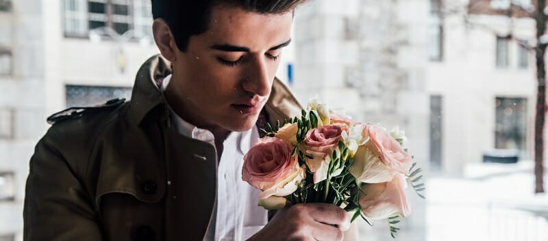 Cum sa iti determini iubitul sa fie romantic?