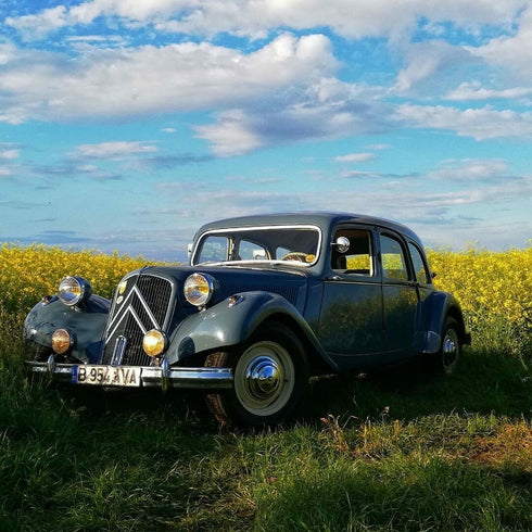 Plimbare cu o masina de epoca