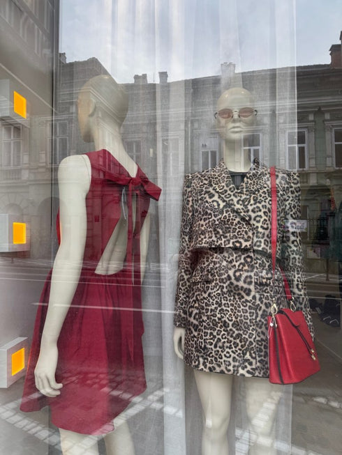 Stilist privat in Brasov - transforma hainele folosite in tinute memorabile