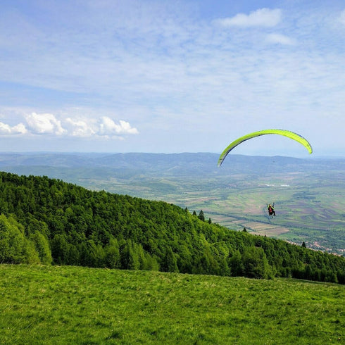 Initiation flight with tandem paraglider in Hategului Country