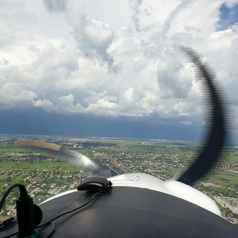 Zbor de initiere cu un avion ultrausor in Bucuresti