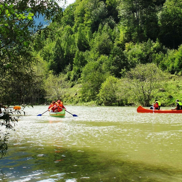 Canoeing in munti