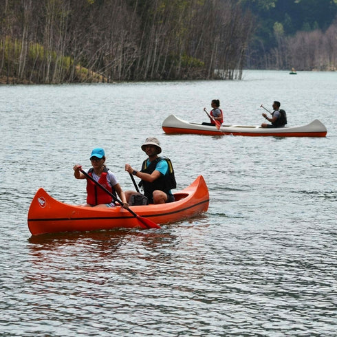 Canoeing in munti