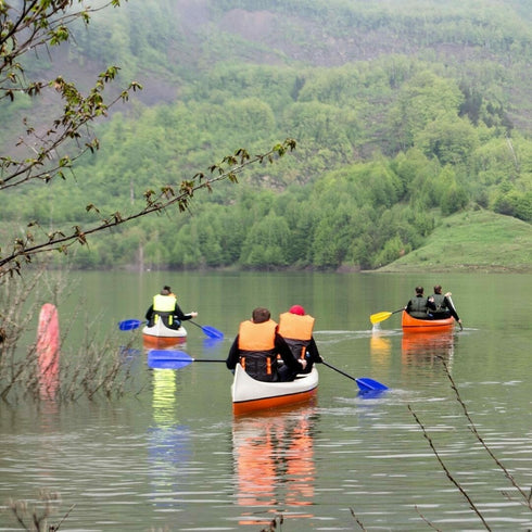 Canoeing in munti