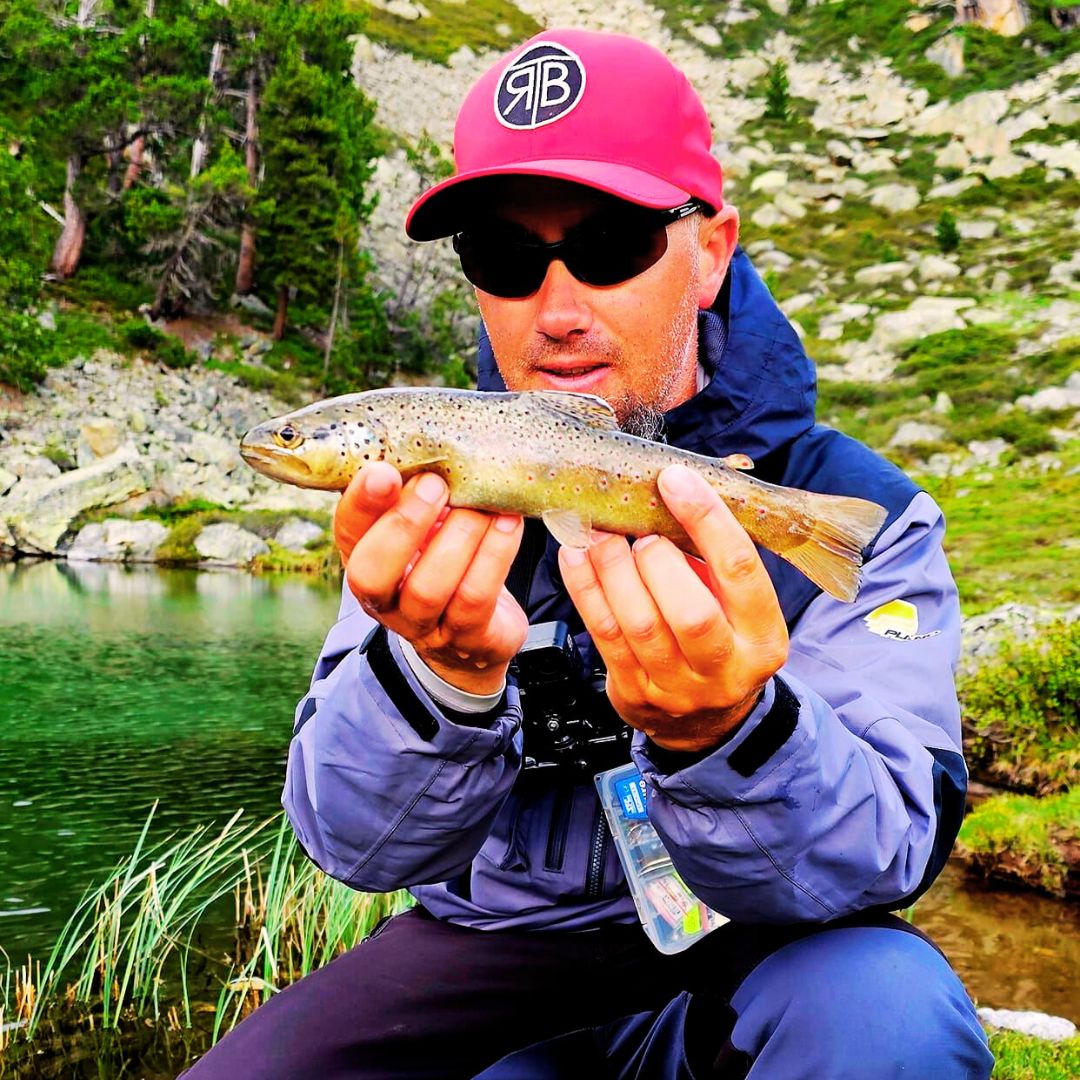 Cadou pescari "Meet and Greet the Fish" - 2 zile Fagaras