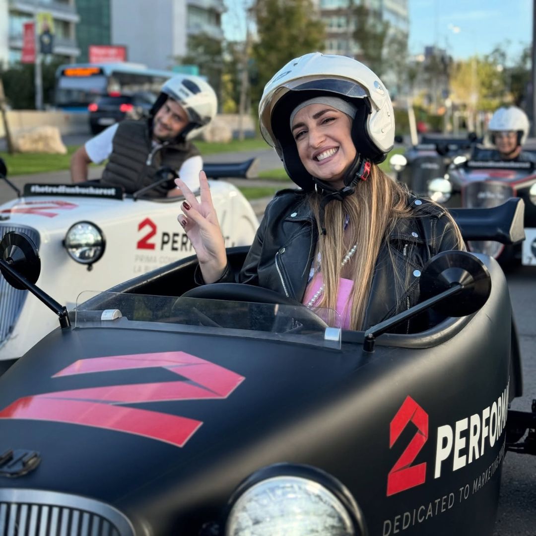 Experiență Hot Rod Fun în București pentru un cuplu alături de un grup
