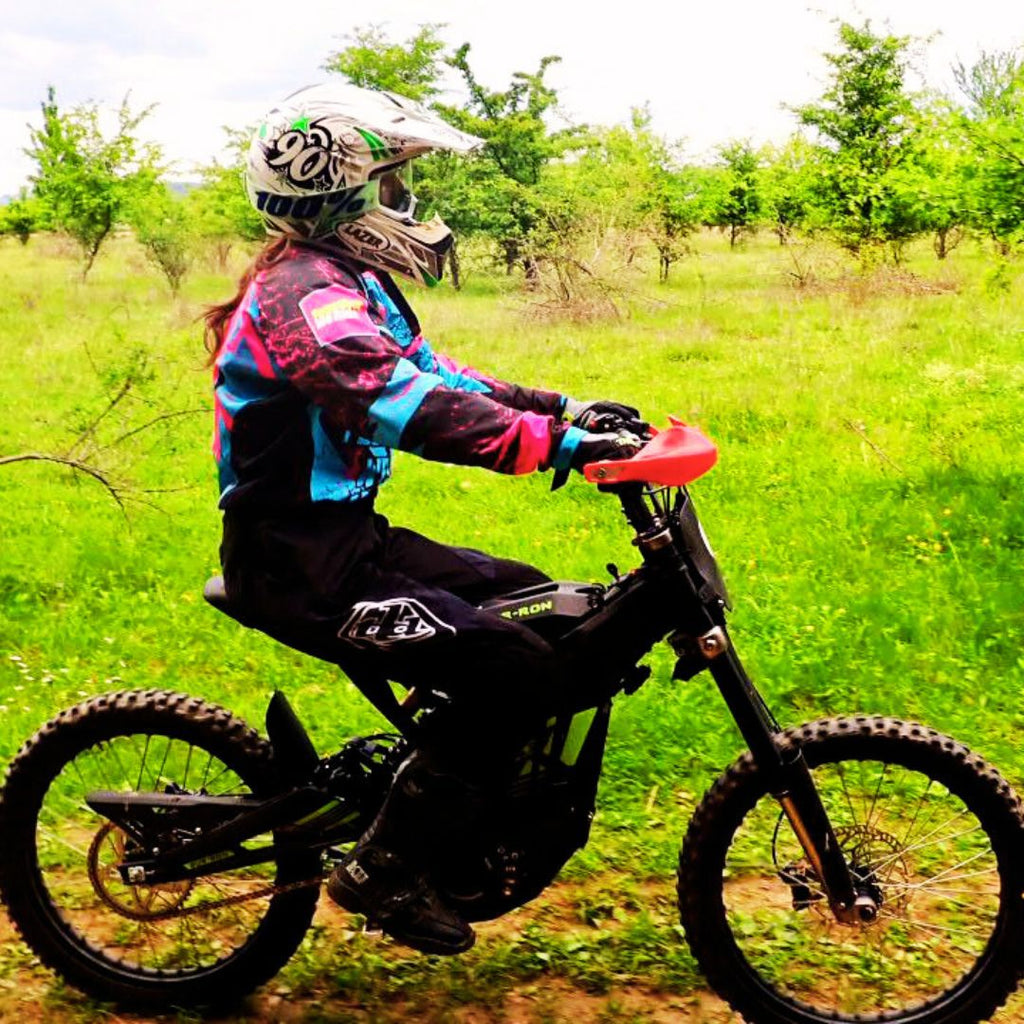 Enduro copii - experienta pe munte cu motociclete electrice