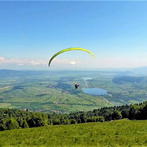 Initiation flight with tandem paraglider in Hategului Country