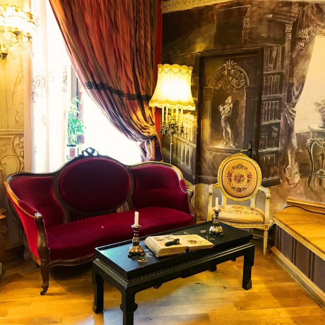 Escapada de epoca - tur ghidat la muzeu si ceai in 2